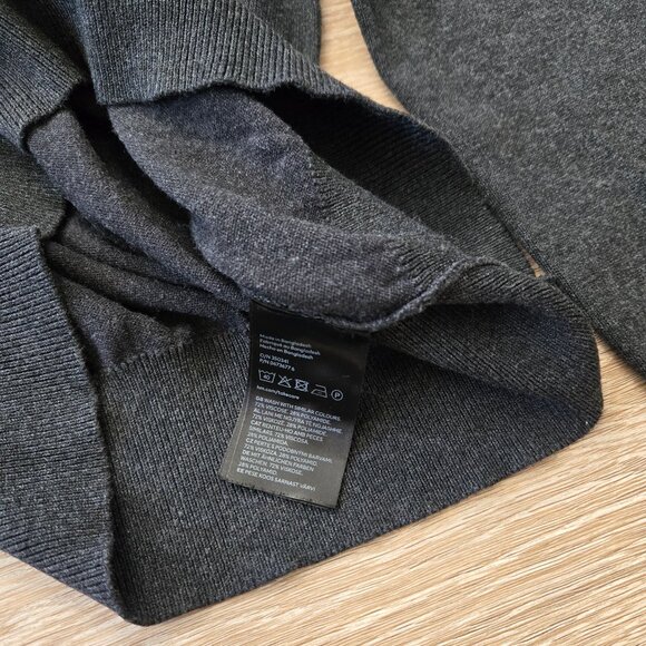 H&M Fine-Knit Turtleneck Sweater Women’s Small Lightweight Viscose Blend Top - Picture 14 of 15